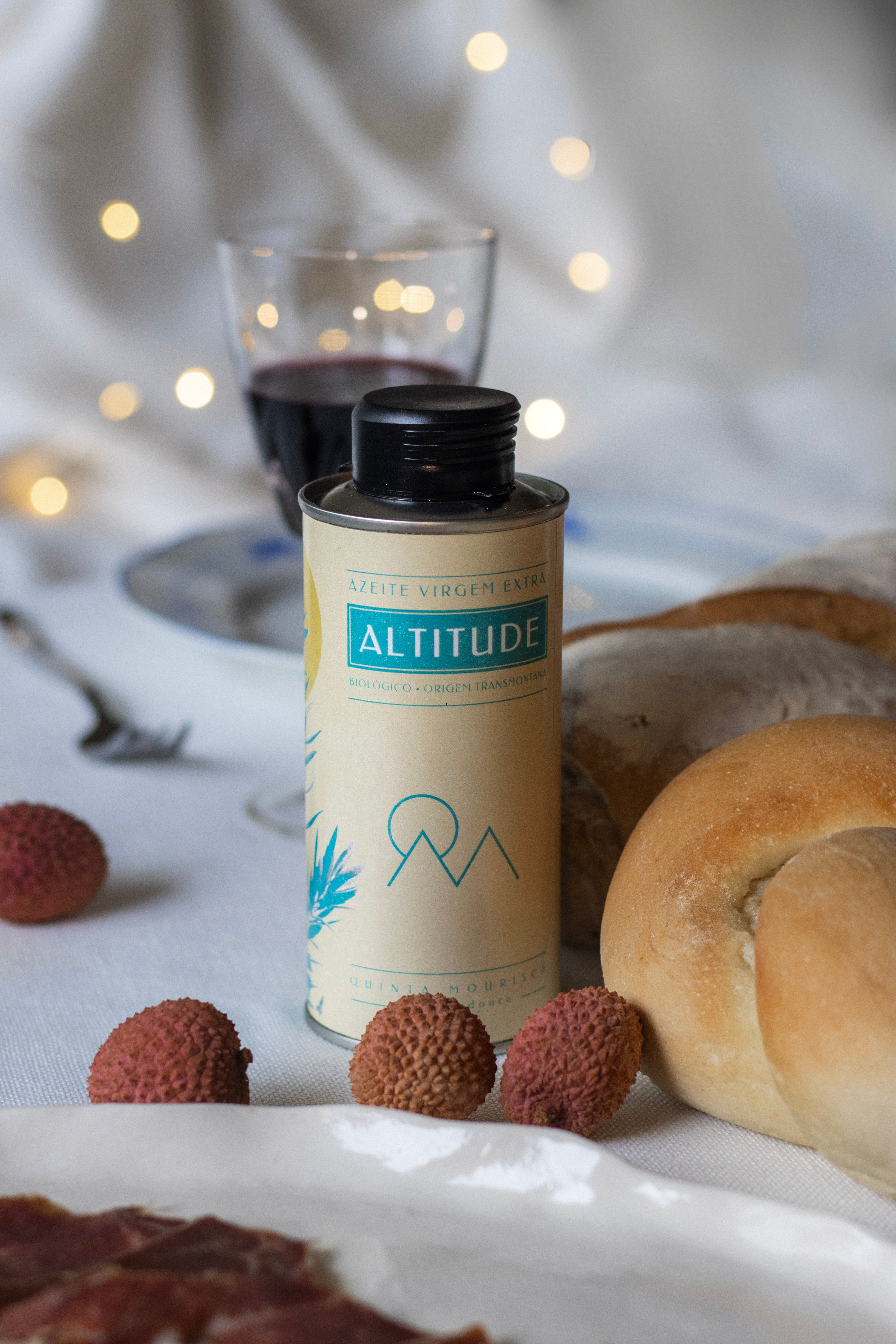 Azeite altitude da Quinta Mourisca na mesa
